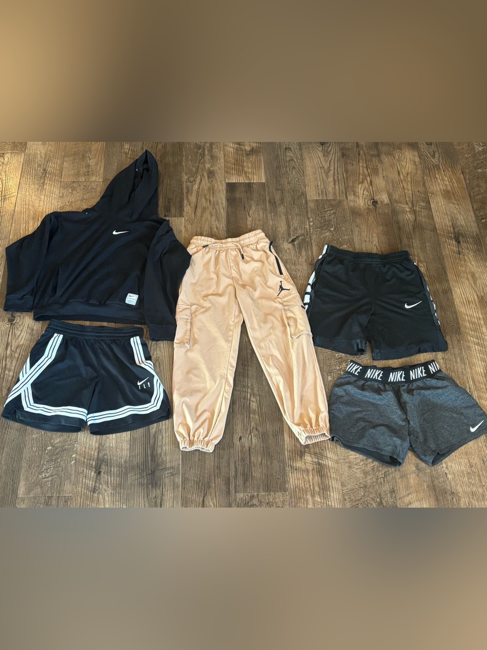 Girls M/L Nike Bundle/Lot Athletic Jordan Joggers & Nike Pro Sweatshirt & Shorts